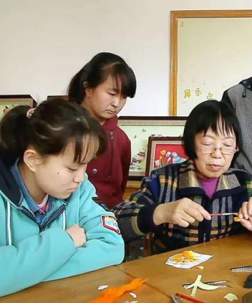 权贵显要 第2页