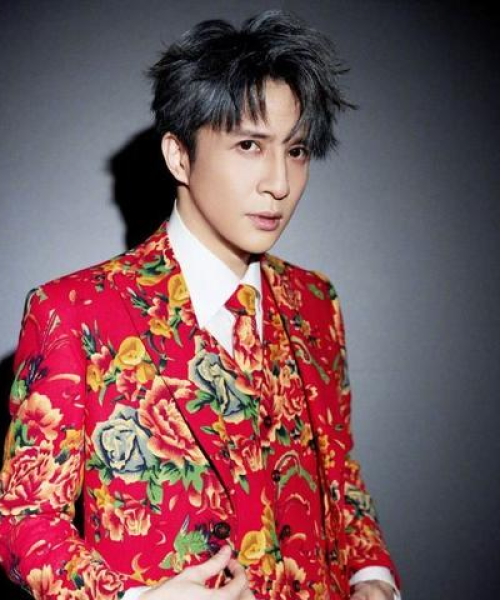 短款小棉服女最新款2024爆款，时尚与保暖并存